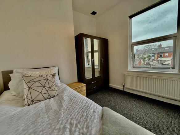 6 bed House Share to rent Image 9