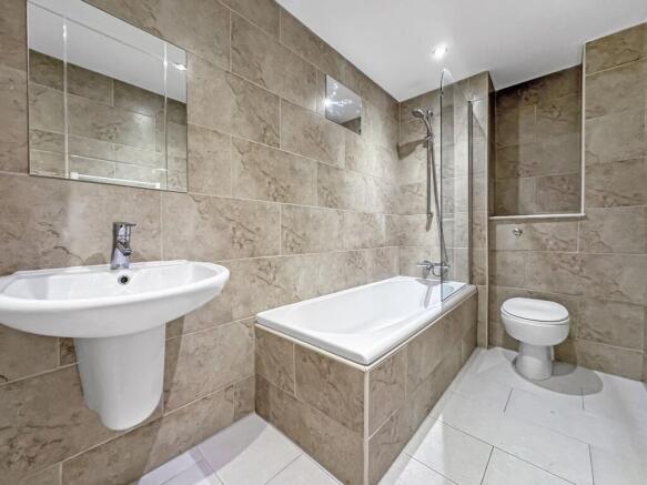 1 bed Apartment to rent Image 6