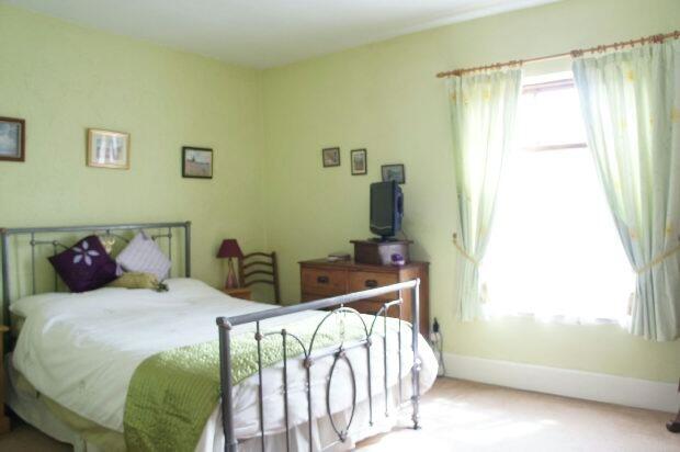 BEDROOM 1 FRONT