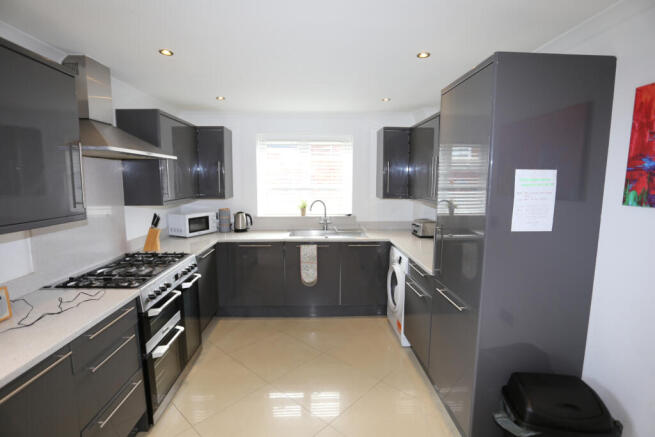 London Road, Earley, Reading, Berkshire, RG6 photo 4