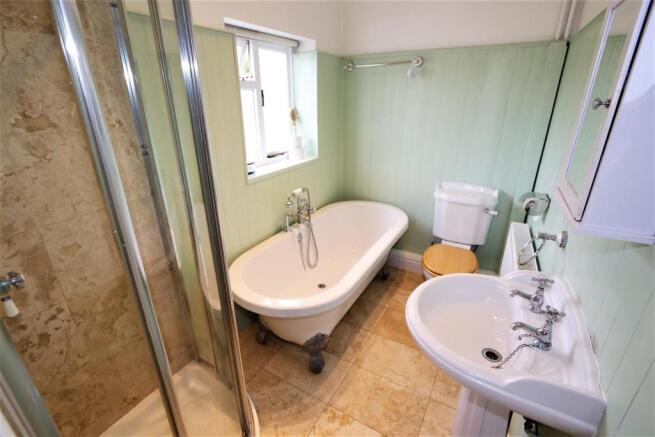 FOUR PIECE FAMILY BATHROOM