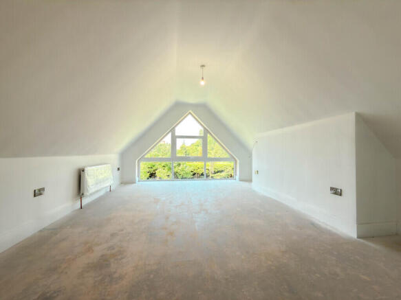 5 bed Detached for sale Image 4