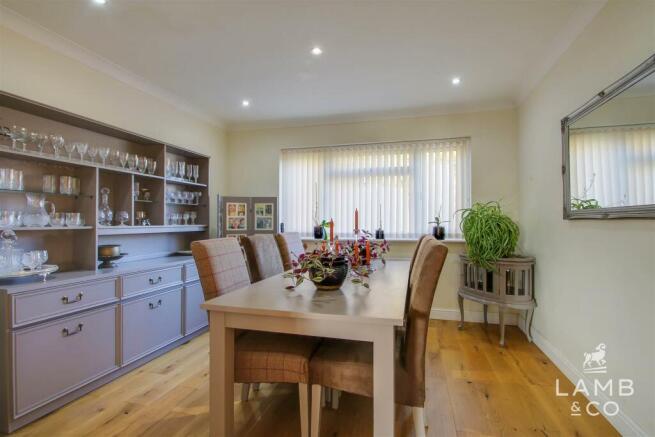 DINING ROOM: