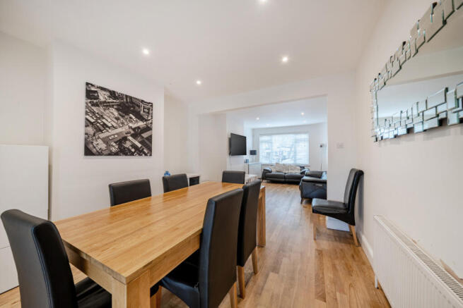 1407808-5-698a2d7...