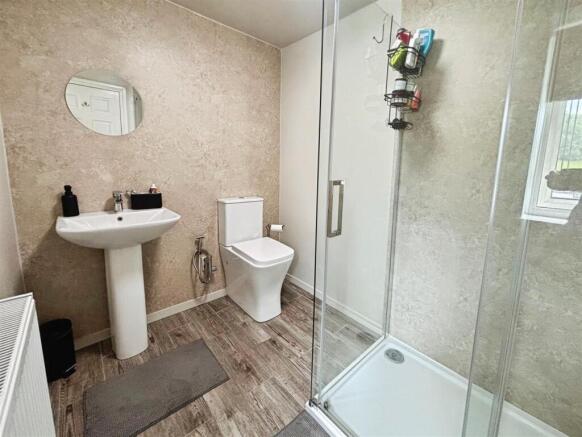 4 bed Detached for sale Image 12