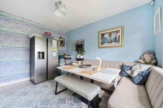 Dining Room/Bed 4