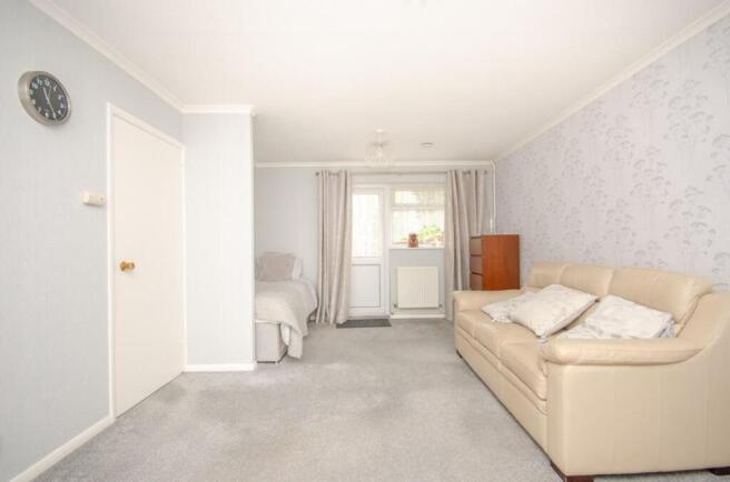 Living room pic 3.jpg