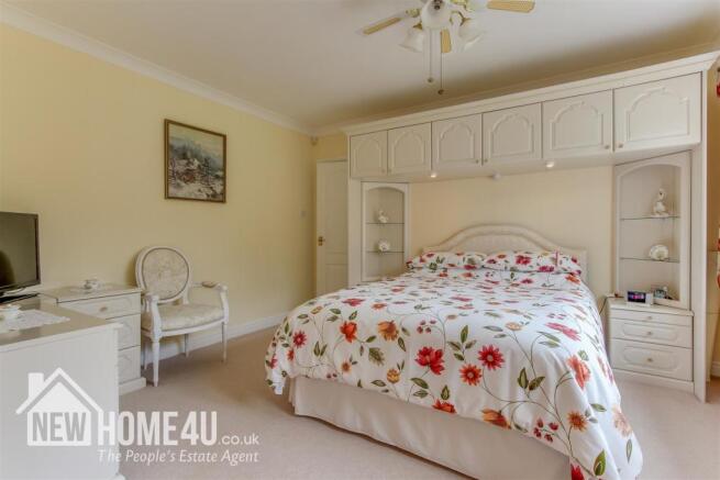 MASTER BEDROOM: