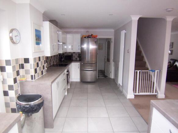 KITCHEN/BREAKFAST RM
