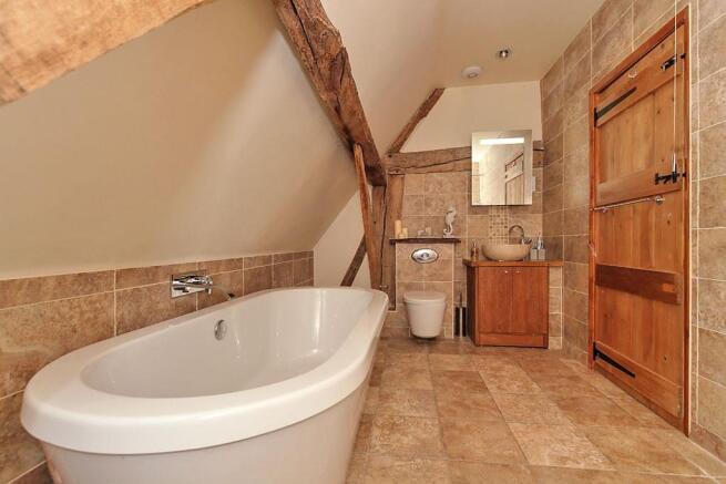 Sut-Bathroom_2.jpg