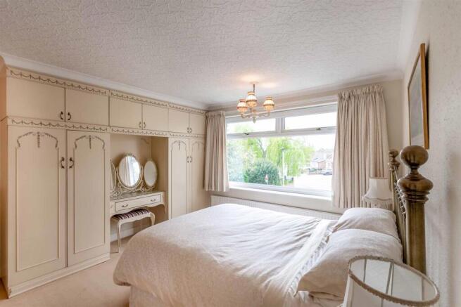 4 bed House for sale Image 10