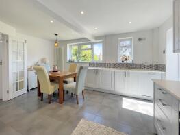 28 Hillside, Church Road, Kenley CR8 5DU