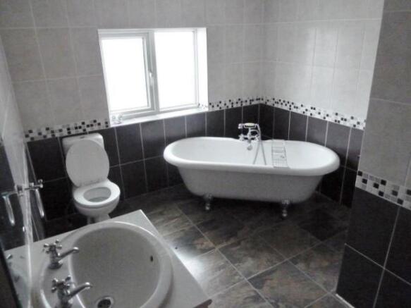 Family Bathroom 2