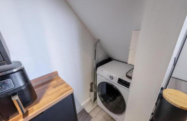 2 bed End of Terrace to rent Image 7