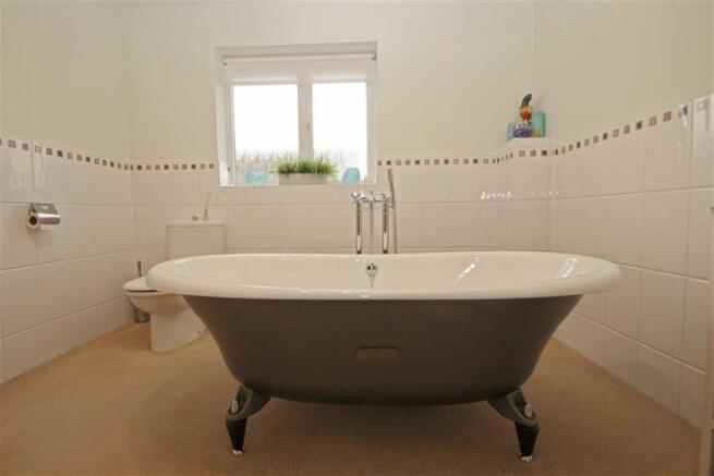 ENSUITE BATHROOM