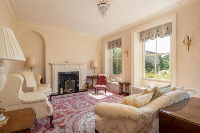 6 bed House for sale Image 5