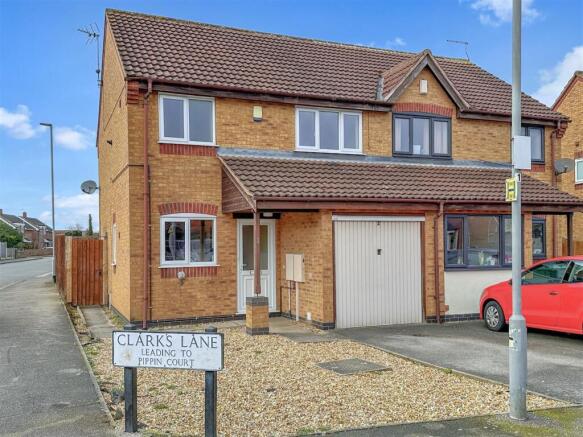 3-bed semi-detached on Clarks Lane, Newark, £180,000