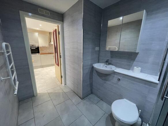 2 bed Apartment to rent Image 9