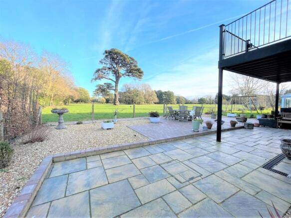 2-bed flat on York Avenue, East Cowes, £270,000