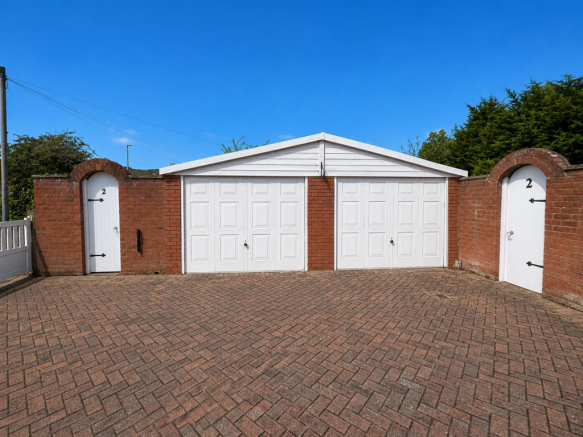 4 bed Detached Bungalow for sale Image 7