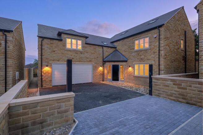 5 bed Detached for sale Image 8