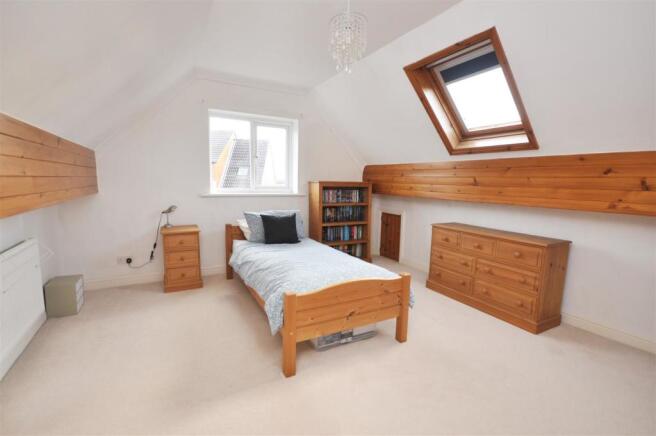 BEDROOM 2