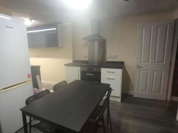 5 bed Terraced to rent Image 10