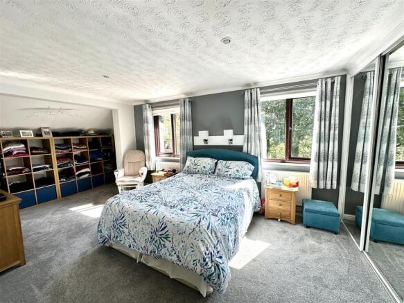 PRINCIPAL BEDROOM