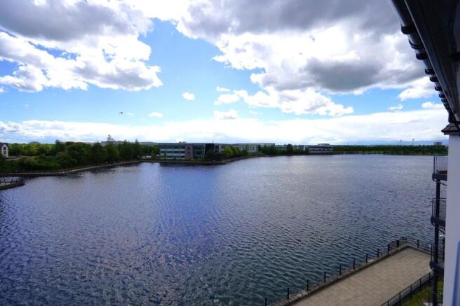 2 bed Flat for sale Image 4
