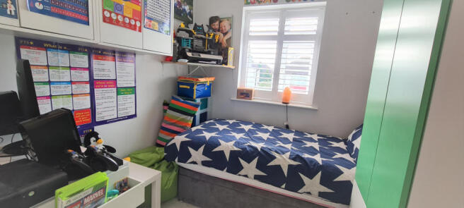 FRONT BEDROOM (3)