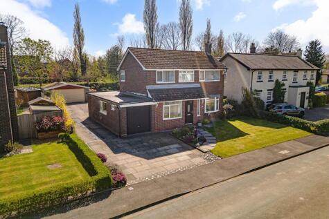Clifton Avenue, Culcheth, WA3