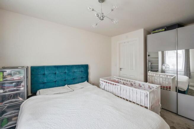 4 bed Detached for sale Image 8