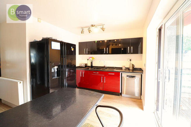 5 bed Town House for sale Image 4