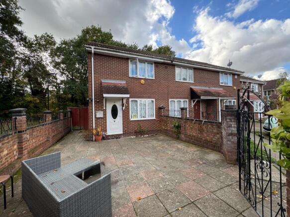 2 bed end terrace for sale Wraysbury Close, Houns