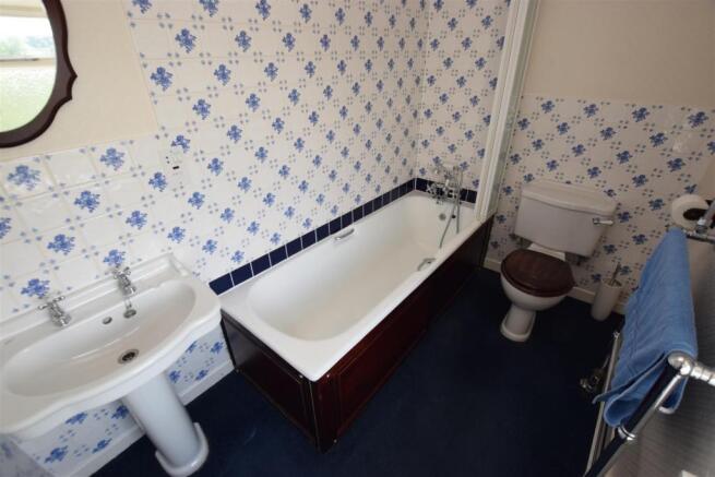 BATHROOM.JPG