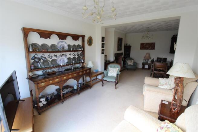 Lounge/Dining Room