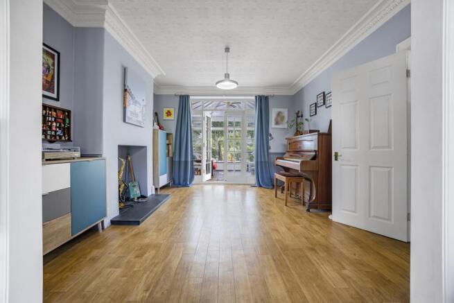 5 bed Semi-Detached for sale Image 7