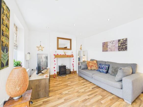 4 bed Semi-Detached for sale Image 2