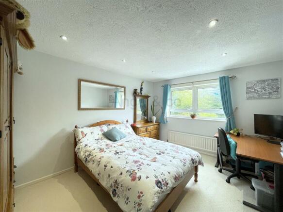 3 BED2.JPG