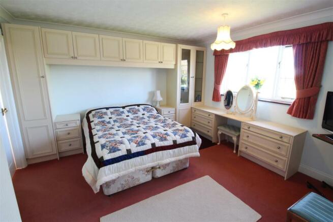 bedroom 1a.jpg