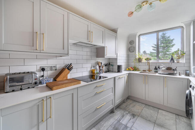 1386722-9-6938368...