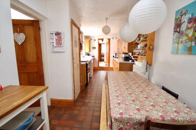 Kitchen/Dining...