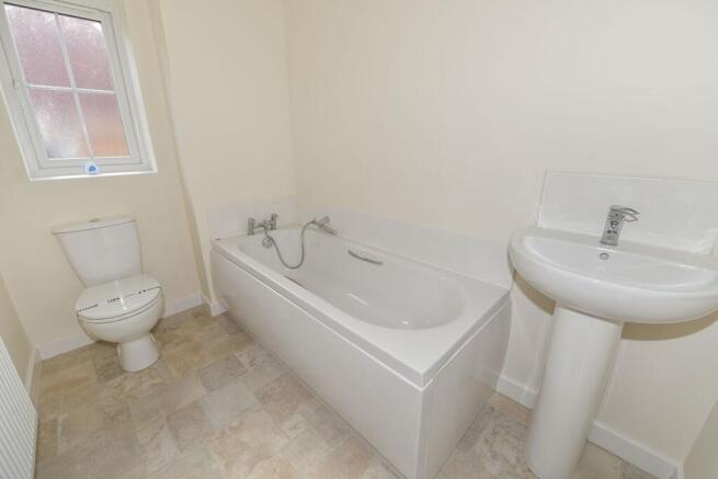 3 bed Semi-Detached to rent Image 6