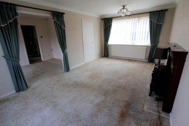 Living room 2.JPG