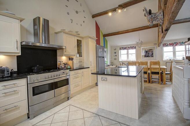Open Plan Kitchen: Diner