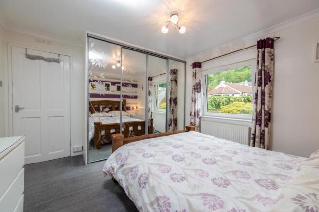 Master Bedroom (2)