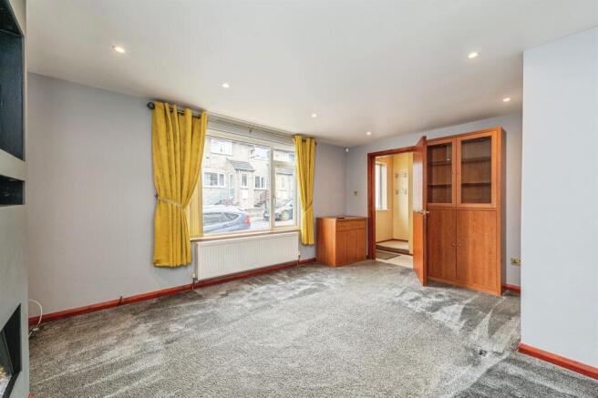 5 bed Detached for sale Image 6