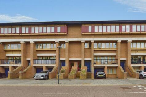 North Row, Milton Keynes