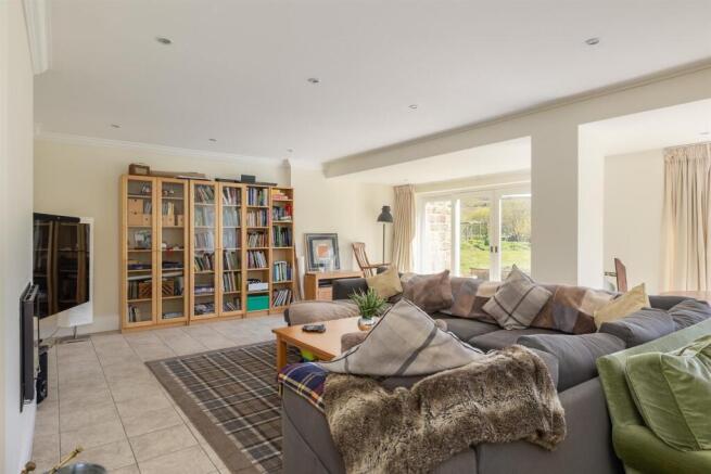 5 bed House for sale Image 10