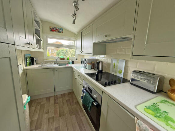 2 bed Semi-Detached Bungalow for sale Image 8